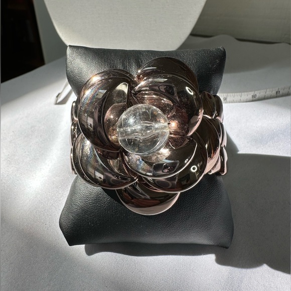 Huge shiny Flower stretch bracelet - Picture 3 of 11